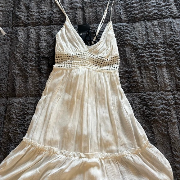 New white dress - Picture 1 of 5